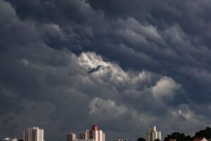 Alerta amarelo Curitiba